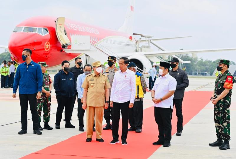 Kunjungi Riau, Presiden Jokowi Tiba di Bandara SSK II Pekanbaru