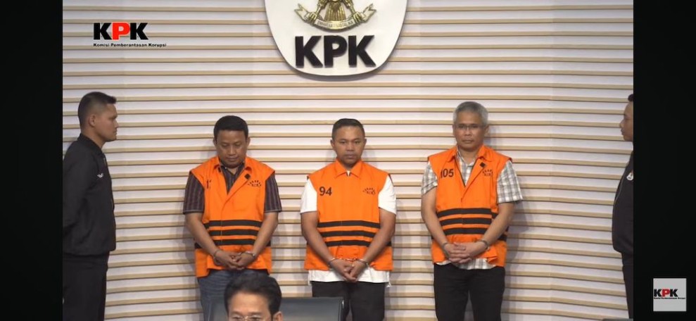 Jadi Tersangka Korupsi, Ini Kronologis Penangkapan Gubri Abdul Wahid CS