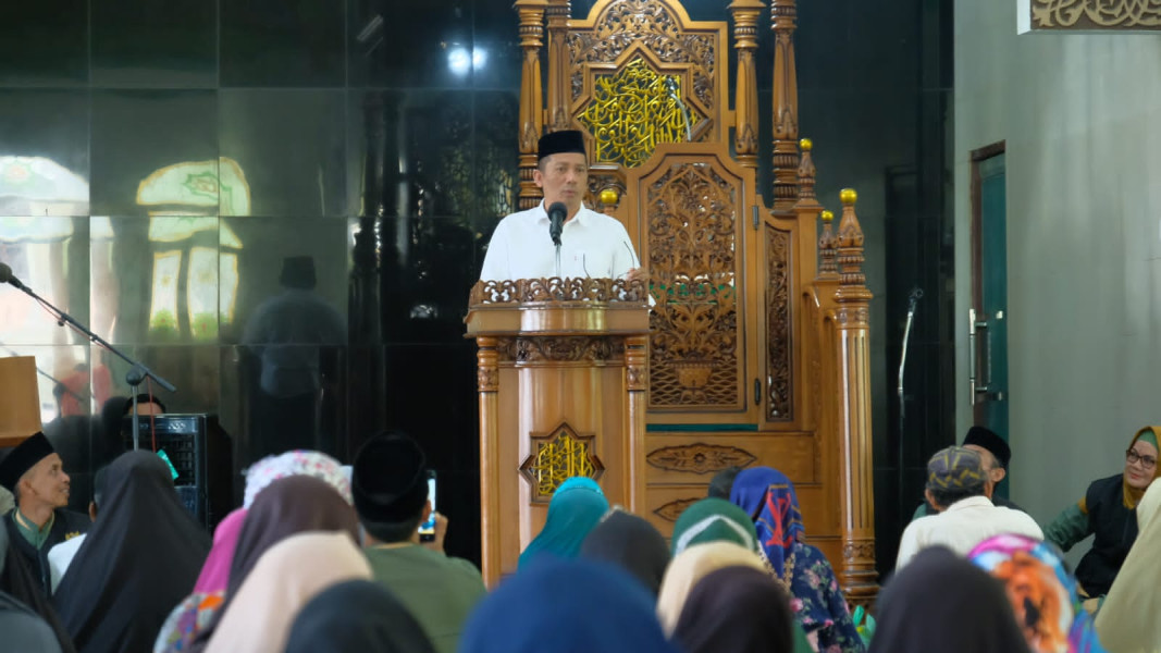 Bupati H. Muhammad Adil Hadiri Pendistribusian Dana Zakat Konsumtif Ramadhan