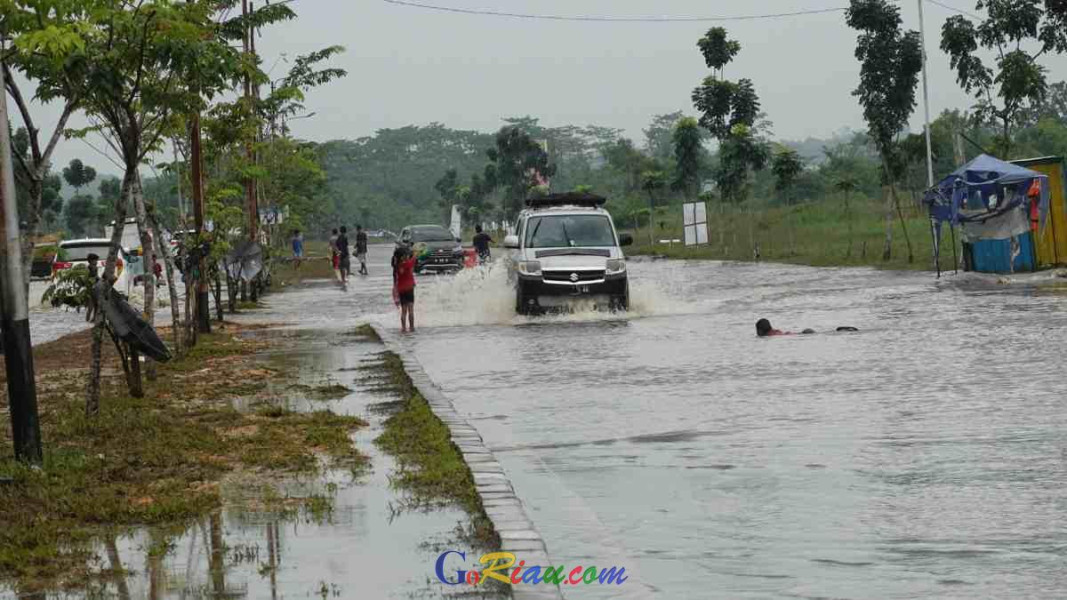 Curah Hujan Masih Tinggi, 15 Lokasi di Pekanbaru Ini Tergenang