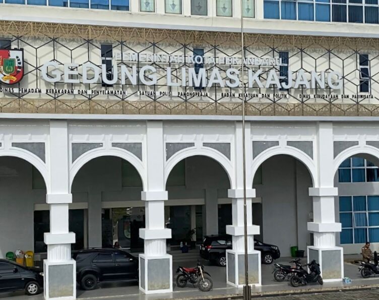 KPK Kembali Geledah Perkantoran Pemko Pekanbaru,