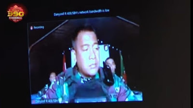 Mencekam! KKB Lepas Tembakan Saat Dansatgas Video Call dengan Panglima TNI