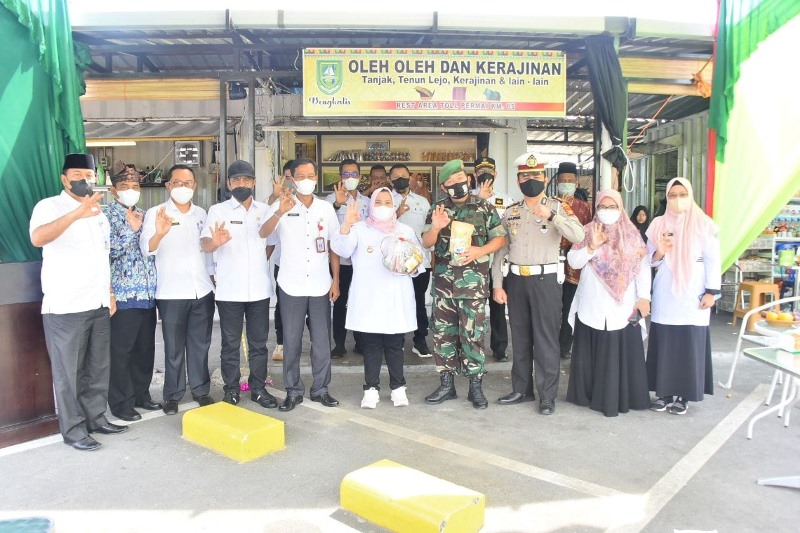 Ingin Ole-Ole Khas Bengkalis, Outlet Rest Area Ruas Tol Pekanbaru-Dumai Tempatnya