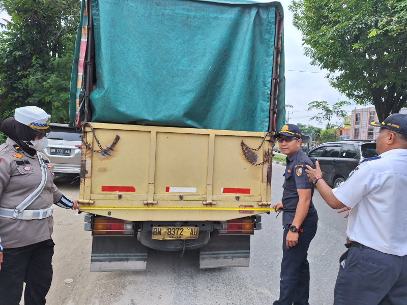 Truk Muatan 8 Ton Keatas Dilarang Masuk Kota, Petugas Gabungan Tingkatkan Razia