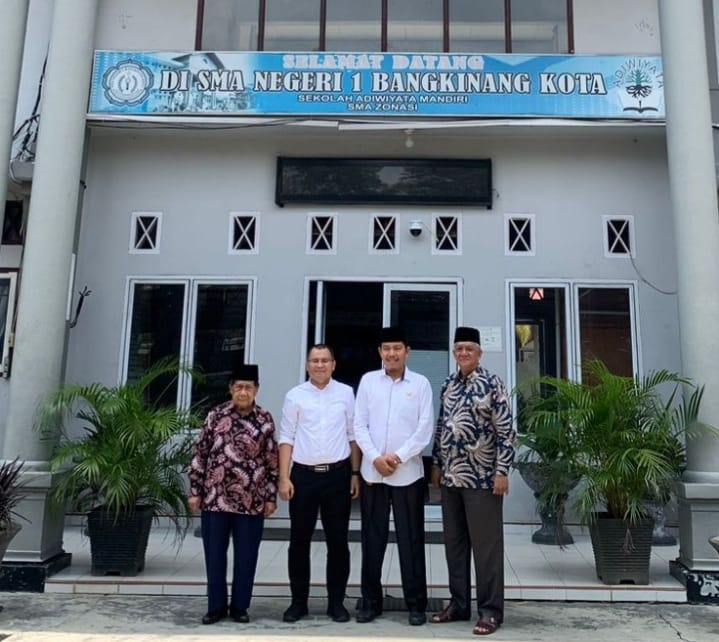 Napak Tilas Prof Dr Junaidi ke SD-SMA di Bangkinang, Berikan Motivasi Bagi Siswa Siswa Untuk Lanjut Kuliah