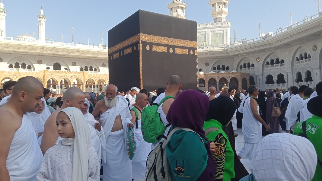 Umat Islam dari Seluruh Dunia Padati Masjidil Haram untuk Melaksanakan Tawaf