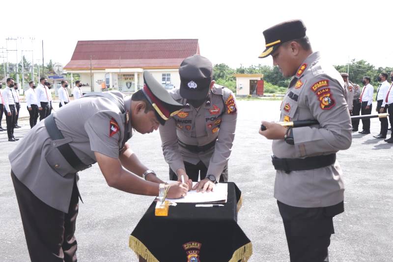 Kabag SDM dan Kasat Samapta Polres Kepulauan Meranti di Sertijab