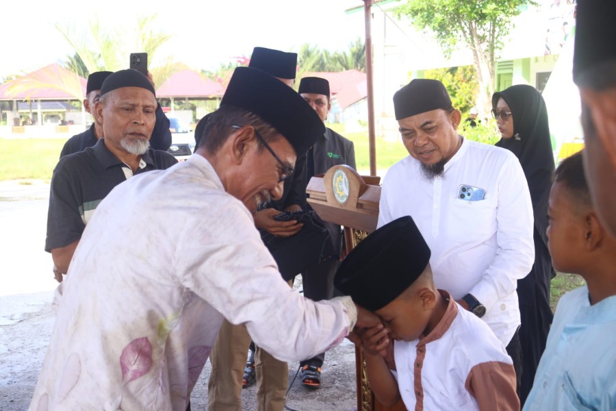 Khitanan Massal di Ponpes Darul Fikir, Pemkab Meranti Apresiasi Semangat Gotong Royong Bantu Masyarakat