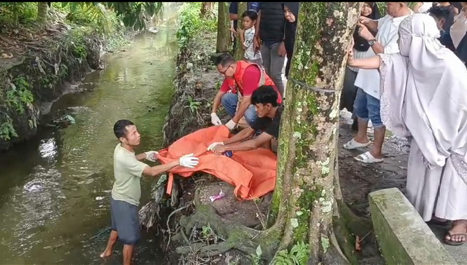 Geger, Mayat Bayi Ditemukan Mengapung di Parit Jalan Suka Karya Pekanbaru