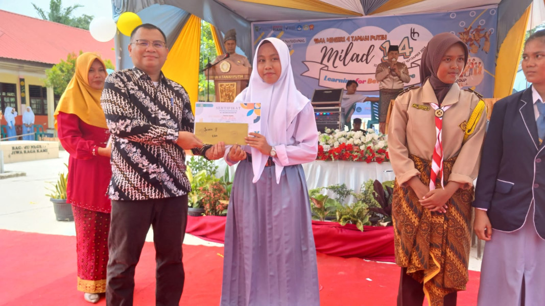 Hadir di Milad Ke 14 SMAN 4 Tanah Putih, Rektor Unilak Dorong Kuliahkan Anak di Perguruan Tinggi
