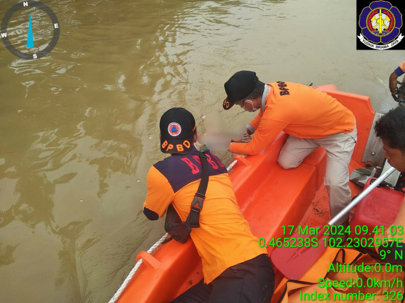 Anak Tujuh Tahun yang Tenggelam di Sungai Indragiri Ditemukan Meninggal Dunia
