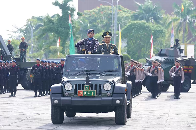 Perwira hingga Forum Bela Negara Ikuti Defile Pasukan Alutsista HUT Ke-79 TNI