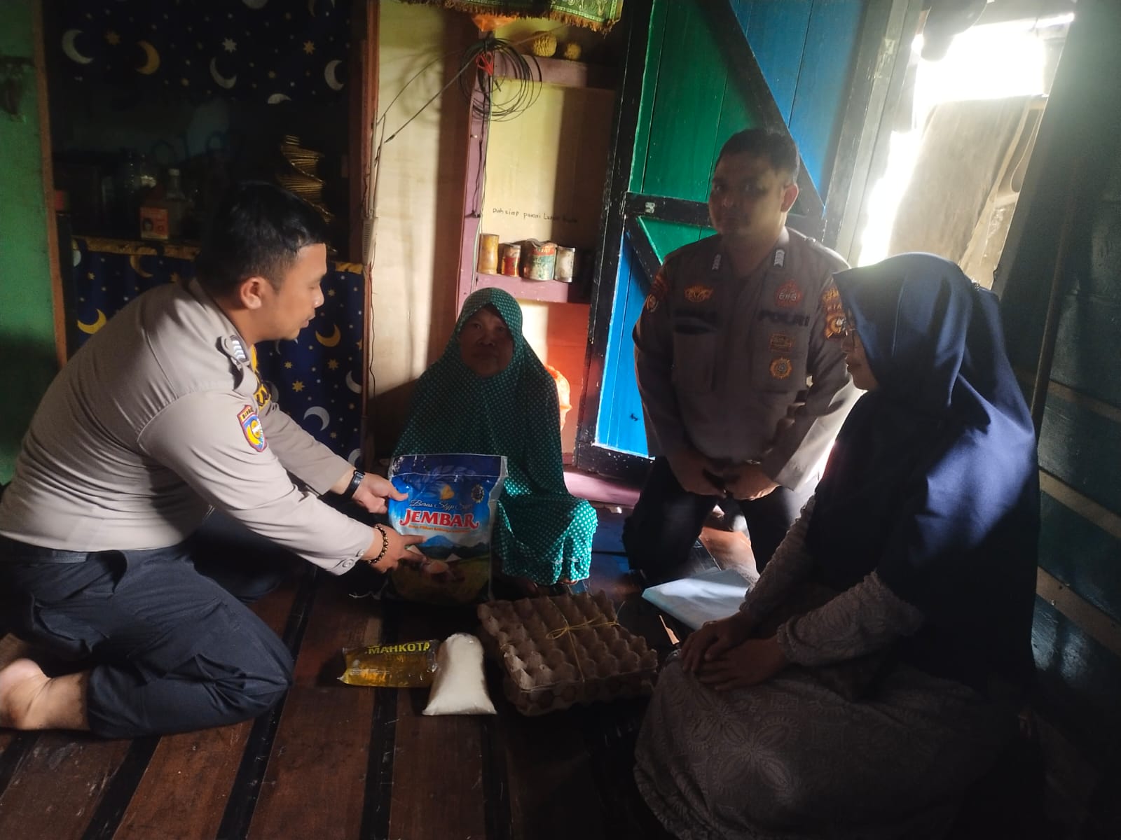 Terbaring Sakit, Polsek Tebingtinggi Salurkan Bantuan kepada Rodiah