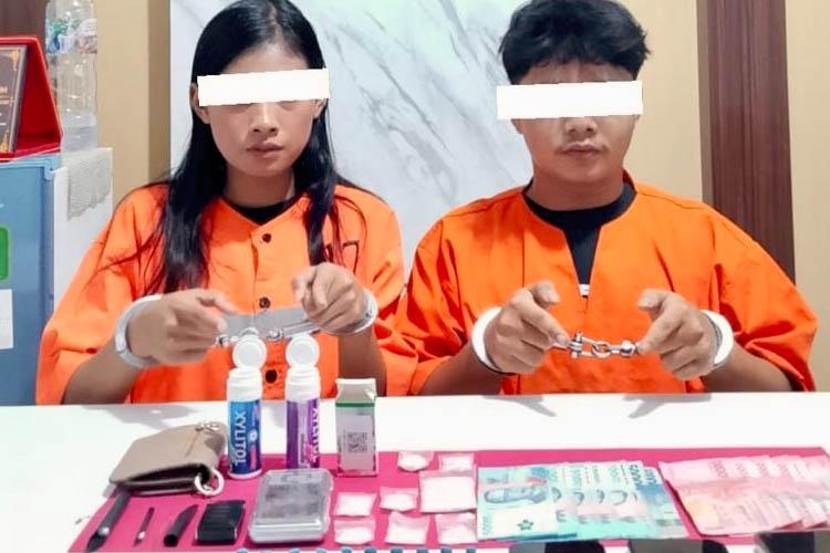 Empat Pil Buka Jalan, Polisi Bongkar Sarang Narkoba Sepasang Kekasih