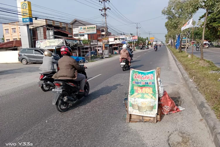 Warga Keluhkan Jalan Subrantas Minim Penerangan dan Jalan Rusak