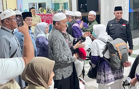 445 Tamu Allah Asal Inhil Tiba Kembali DI Bumi Hamparan Kelapa