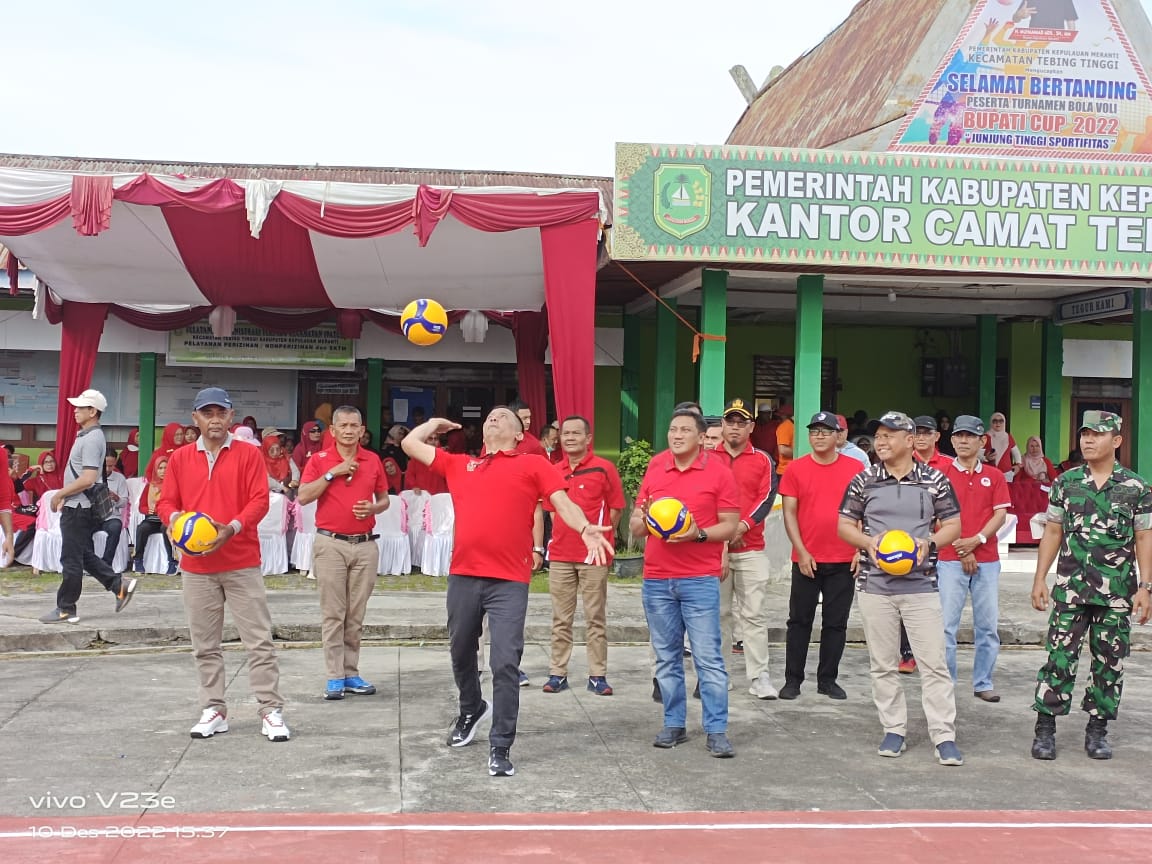 H. Muhammad Adil Membuka Turnamen Bola Voli Bupati Cup Tingkat Kecamatan