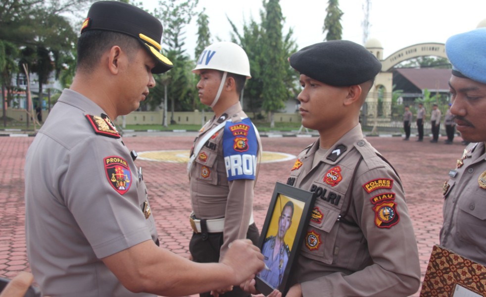 Langgar Kode Etik, Kapolres Bengkalis Pecat Aipda Asmadi dari Polri