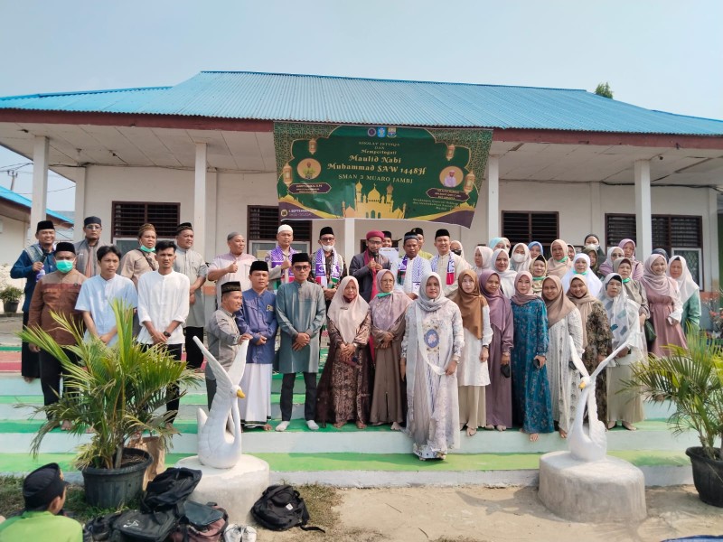 KH. Ariful Makhali Hadir di SMA Negeri 3 Muaro Jambi, Laksanakan Salat Istisqa dan Ceramah Maulid Nabi