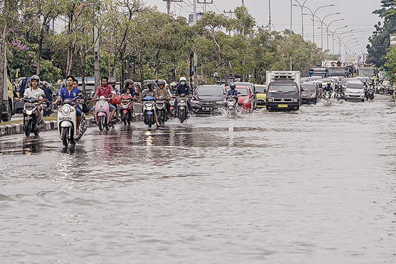 Warga Desak Pemko Pekanbaru Bangun Drainase Jalan