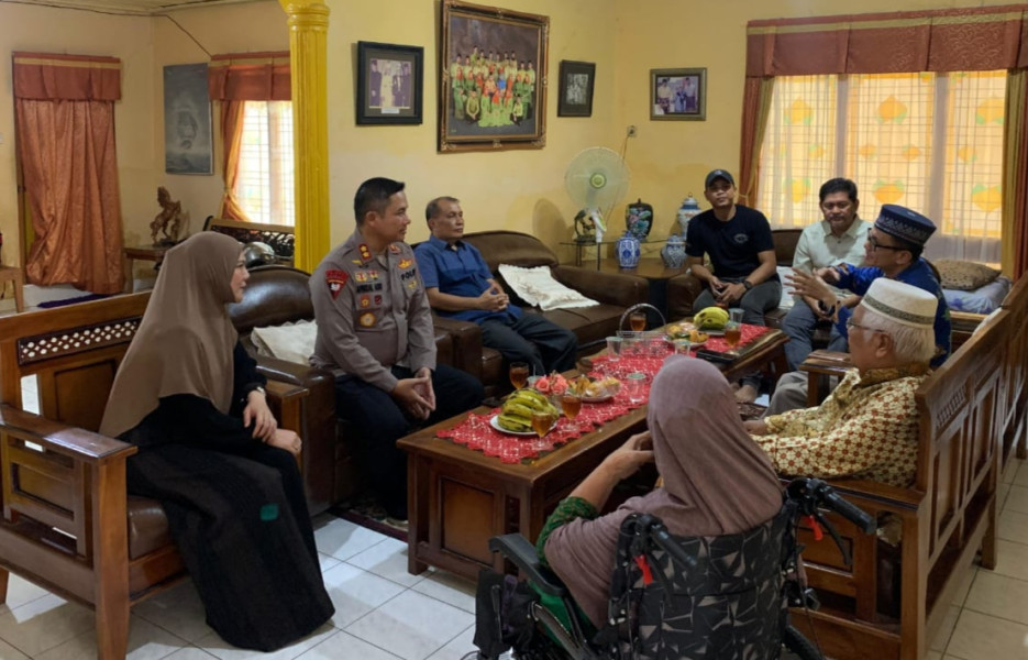 Didampingi Bhayangkari, Kapolres Pelalawan Silaturahmi dengan Sultan Pelalawan X