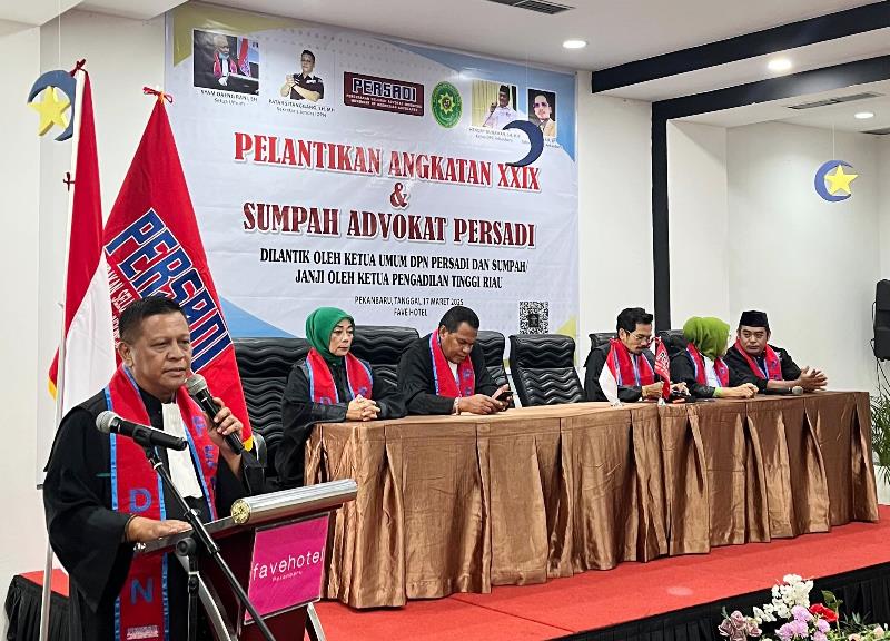 KTA se-Umur Hidup, Pengadilan Tinggi Riau Lantik dan Ambil Sumpah 14 Advokat Persadi