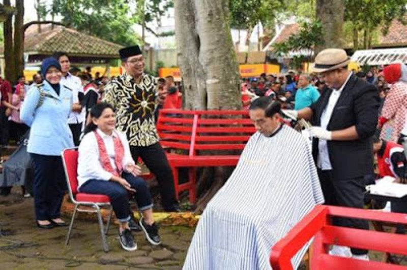 Kisah Tukang Cukur Presiden Jokowi yang Dijaga Paspampres