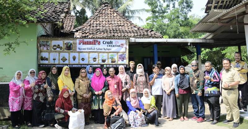 Tingkatkan Produk Kerajinan, Diskop UKM Gandeng Dekranasda Kaji Tiru ke Yogyakarta