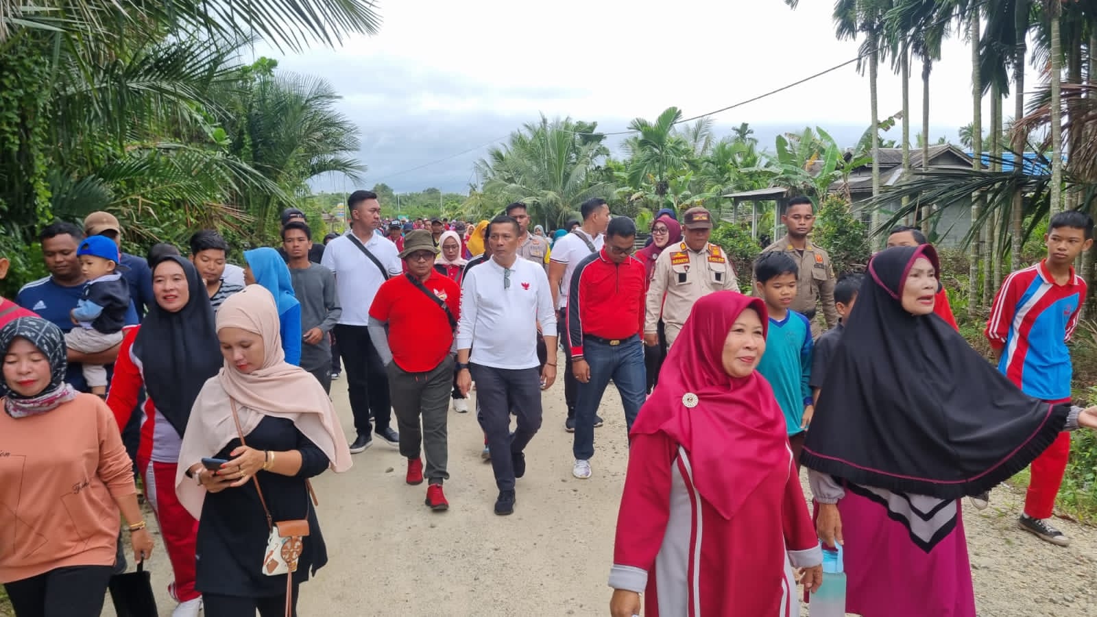 Bupati H. Muhammad Adil Melakukan Pelepasan Jalan Santai Berhadiah Dalam Rangka Hari Jadi Ke-12 Tahun Kecamatan Tebing Tinggi Timur