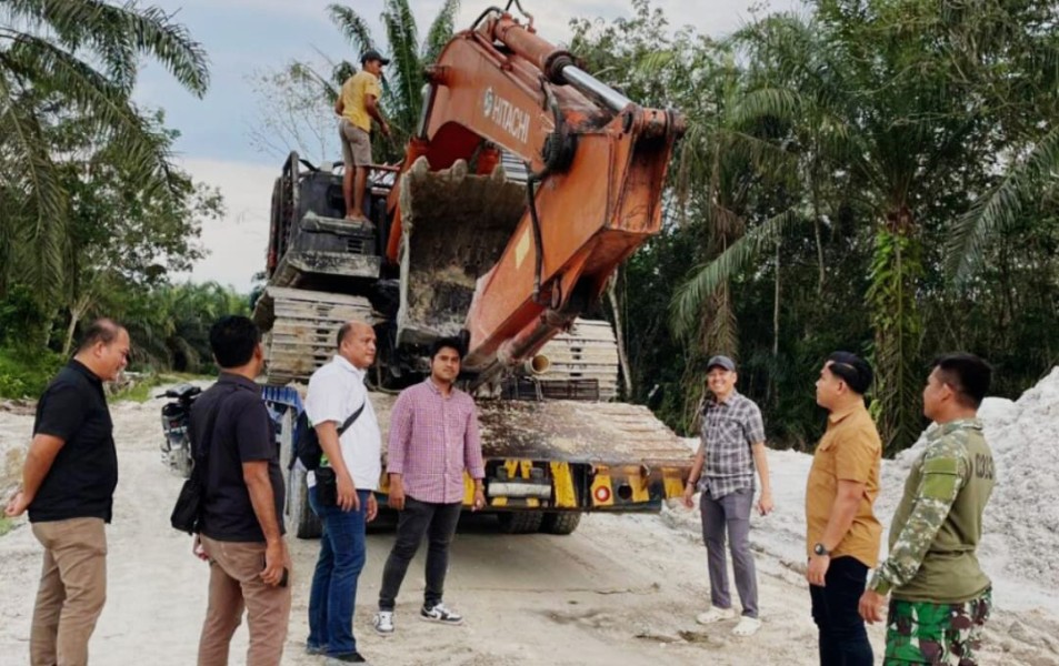 Penggerebekan Tambang Ilegal di Kampar, 2 Pekerja Alat Berat Ditangkap