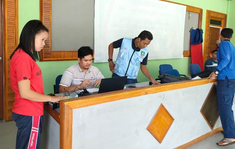 Walau Hari Libur, Tim Molduk Tetap Layani Masyarakat Pelosok Desa