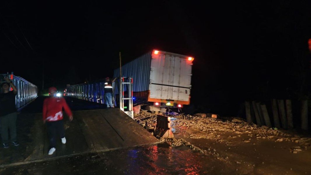 Jalan Lintas Riau-Sumbar di Kampar Kembali Longsor, Sistem Buka Tutup Diberlakukan