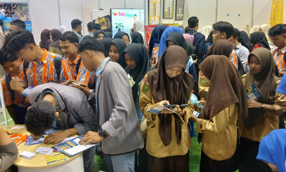 1.000 Siswa Kunjungi Stand Pameran Unilak di Riau Edutech Campus Summit 2025