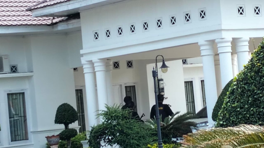 Petugas Bersenjata Jaga Rumah Dinas Sekda Kuansing