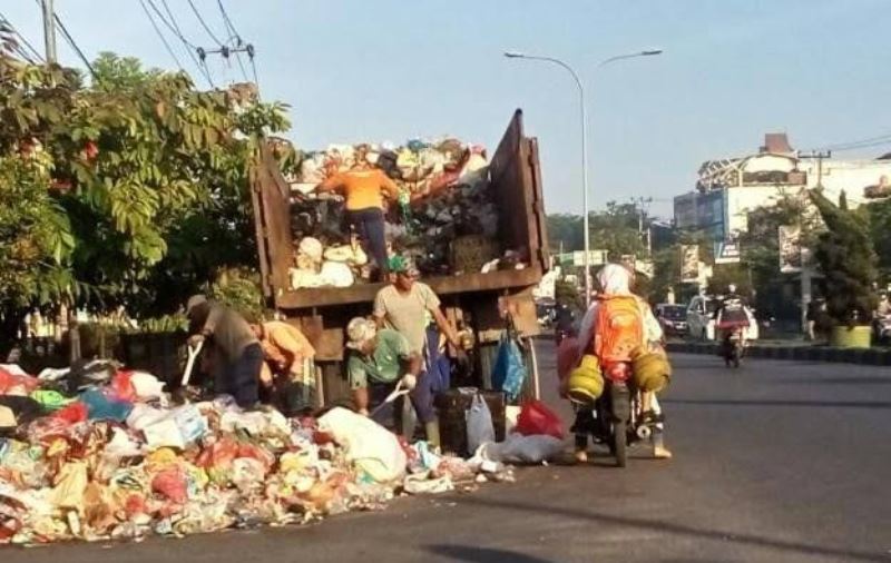 Jika Ada Tumpukan Sampah, Warga Pekanbaru Bisa Lapor ke Nomor Ini