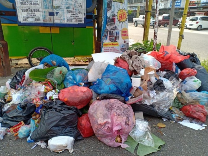 Pemenang Lelang Sudah Ada, Sampah Masih Menumpuk