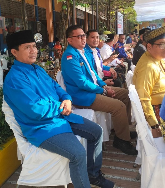 Ketua KNPI Riau Sentil  Walikota Dumai, Larshen Yunus: 