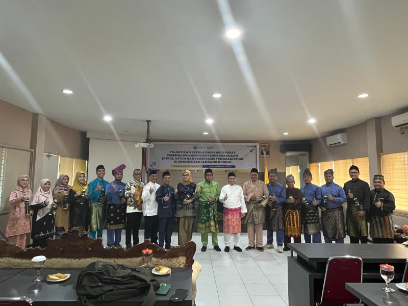 Rektor Unilak Lantik Kepala P2K2, Kabid, dan Jajaran Pimpinan Prodi
