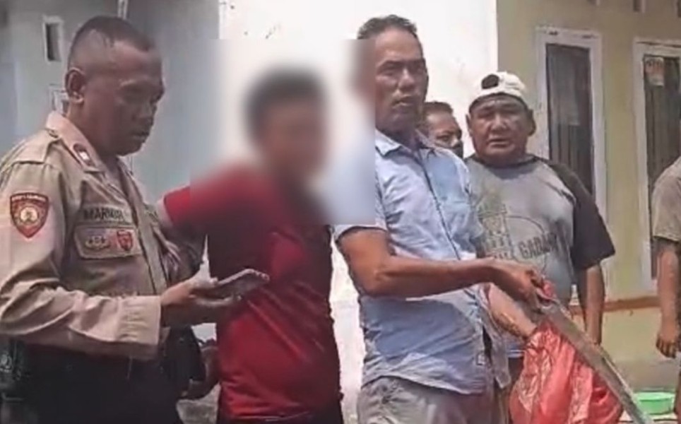 Acara Syukuran di Kampar Ricuh, Anggota DPRD Disiram Air Cabai