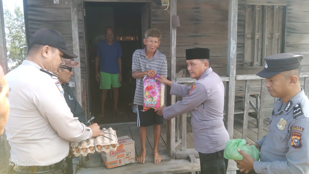 Kamis Barokah, Polsek Merbau Kembali Sambangi dan Bantu Warga Kurang Mampu