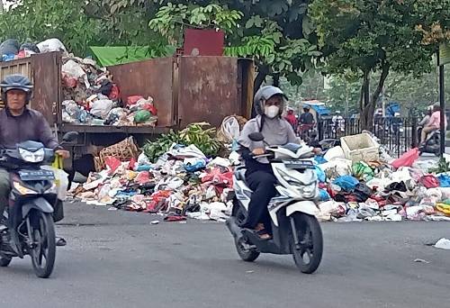Siap-siap, Pekan Ini Warga Buang Sampah Sembarangan Disanksi