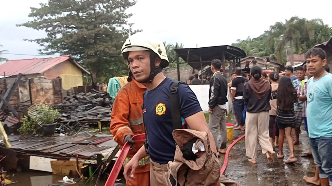 Diduga Alami Gangguan Jiwa, Pria 32 Tahun Bakar Rumah Orang Tua di Pekanbaru
