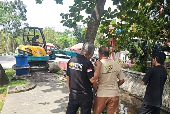 Pemko Pekanbaru Terus Genjot Normalisasi Drainase, Antisipasi Banjir di Jalan Arifin Ahmad