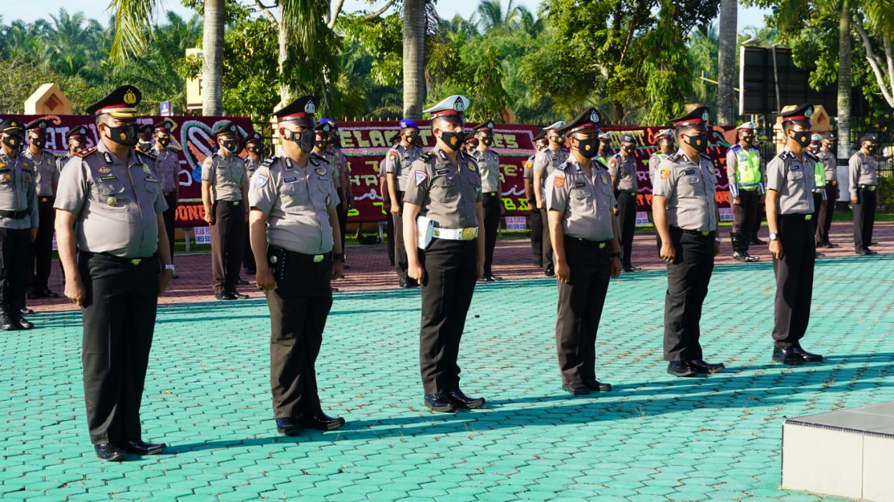 AKBP Gunar Pimpin Upacara Laporan Kenaikan Pangkat 56 Orang Personel Polres Siak