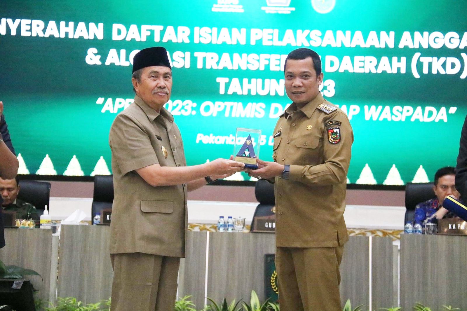 Terima Penghargaan, Pemko Pekanbaru Capai WTP Laporan Keuangan