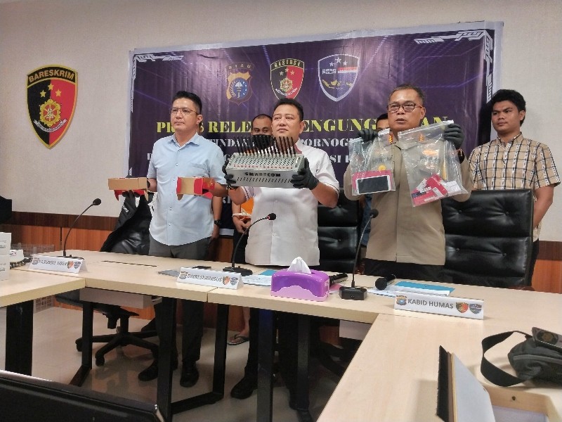 Polda Riau Tangkap Pemasok Kartu Perdana telah Teregistrasi Beromzet Belasan Juta