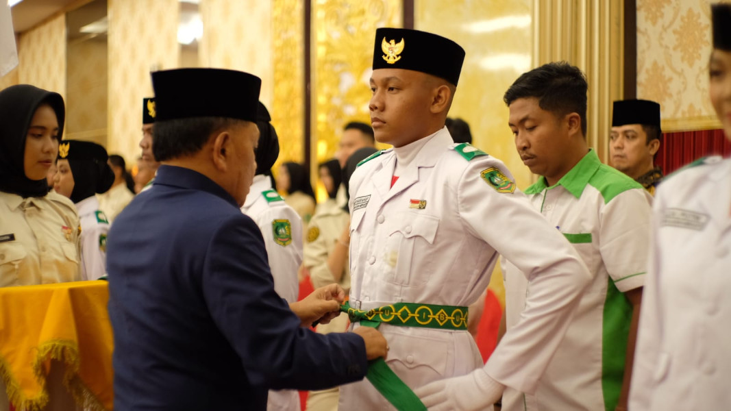 Plt Bupati Asmar Kukuhkan Paskibraka Meranti