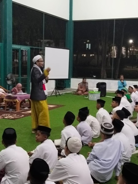 Al-Hafiz KH. Ariful Makhali, MH., SQI., CMQ., CMA. Beri Tausiyah kepada Santri Nurul Iman Muaro Jambi