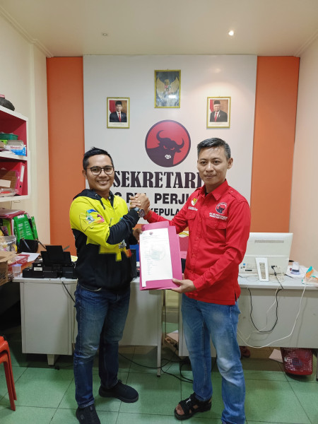 Ketua DPD Golkar Meranti Iskandar Budiman Ambil Formulir  Cabup Di DPC PDI-P