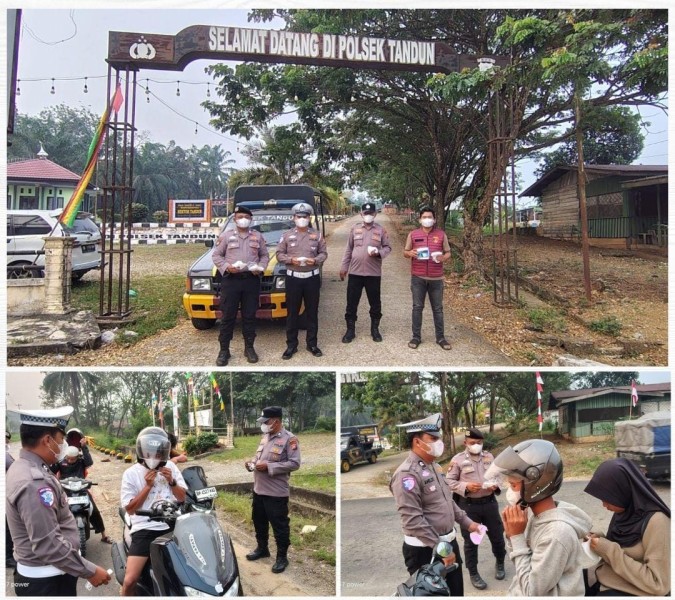 Antisipasi ISPA, Polsek Tandun Turun ke Jalan Bagikan 100 Masker